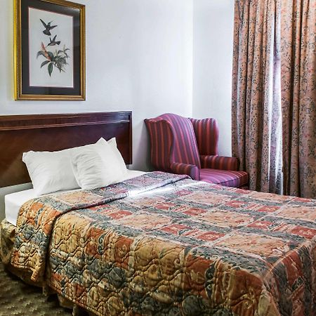 Econo Lodge Eagle Nest Zewnętrze zdjęcie
