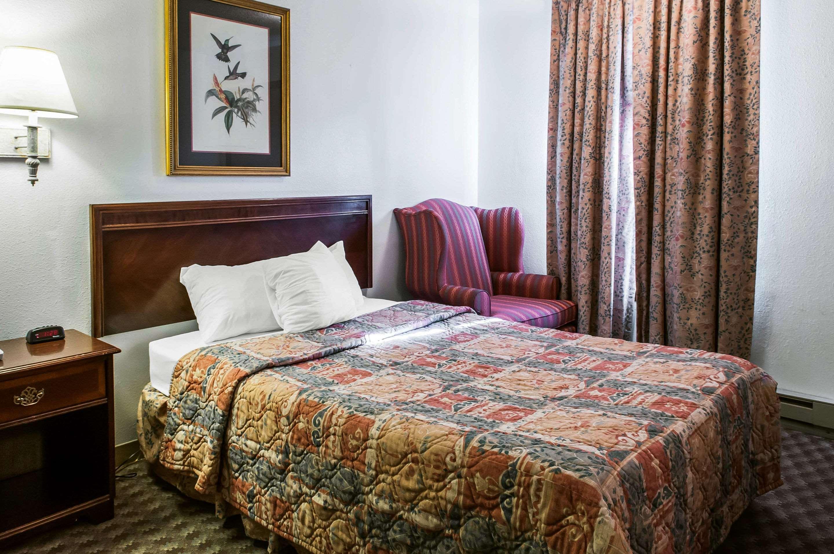 Econo Lodge Eagle Nest Zewnętrze zdjęcie