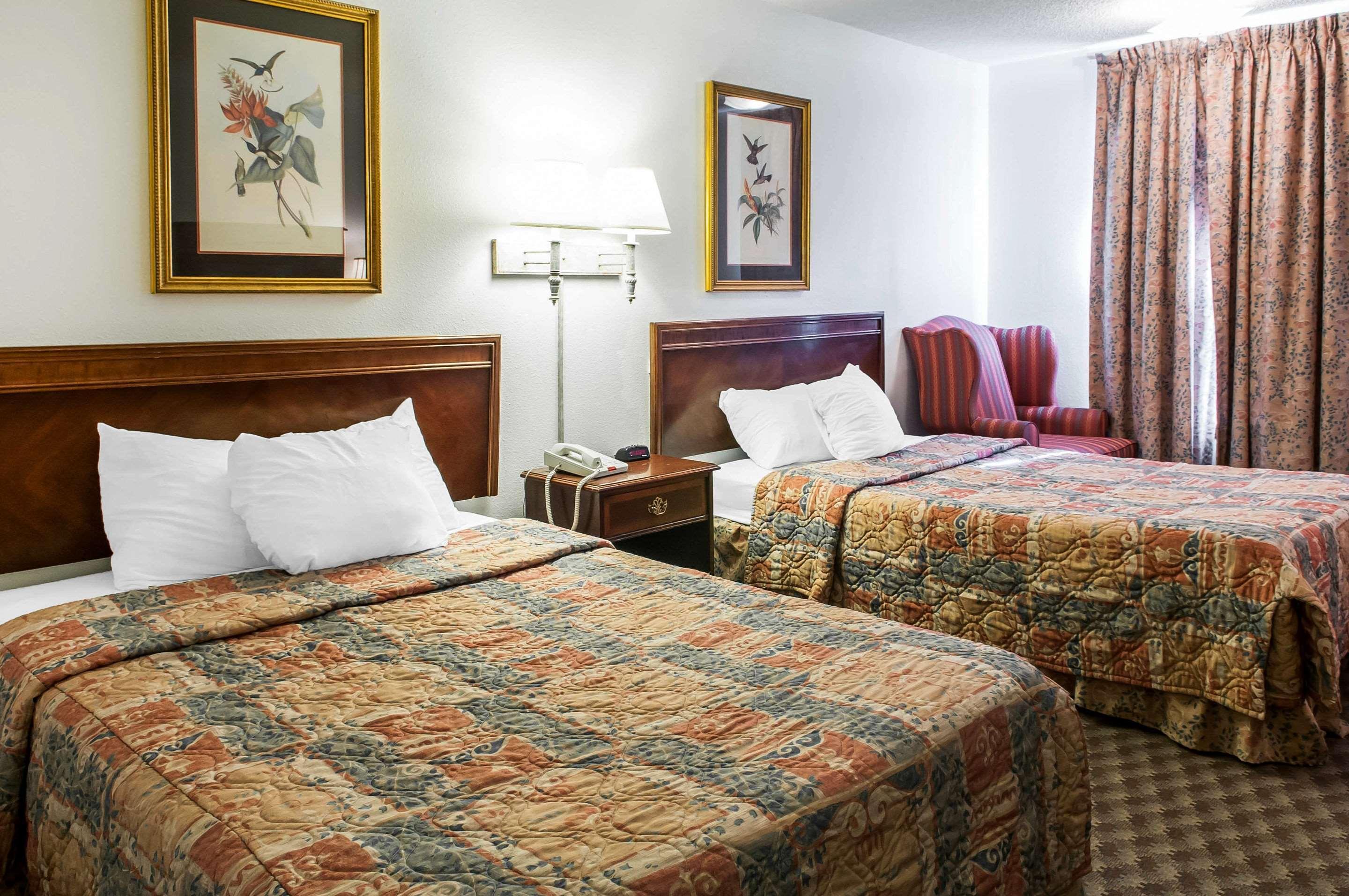 Econo Lodge Eagle Nest Zewnętrze zdjęcie