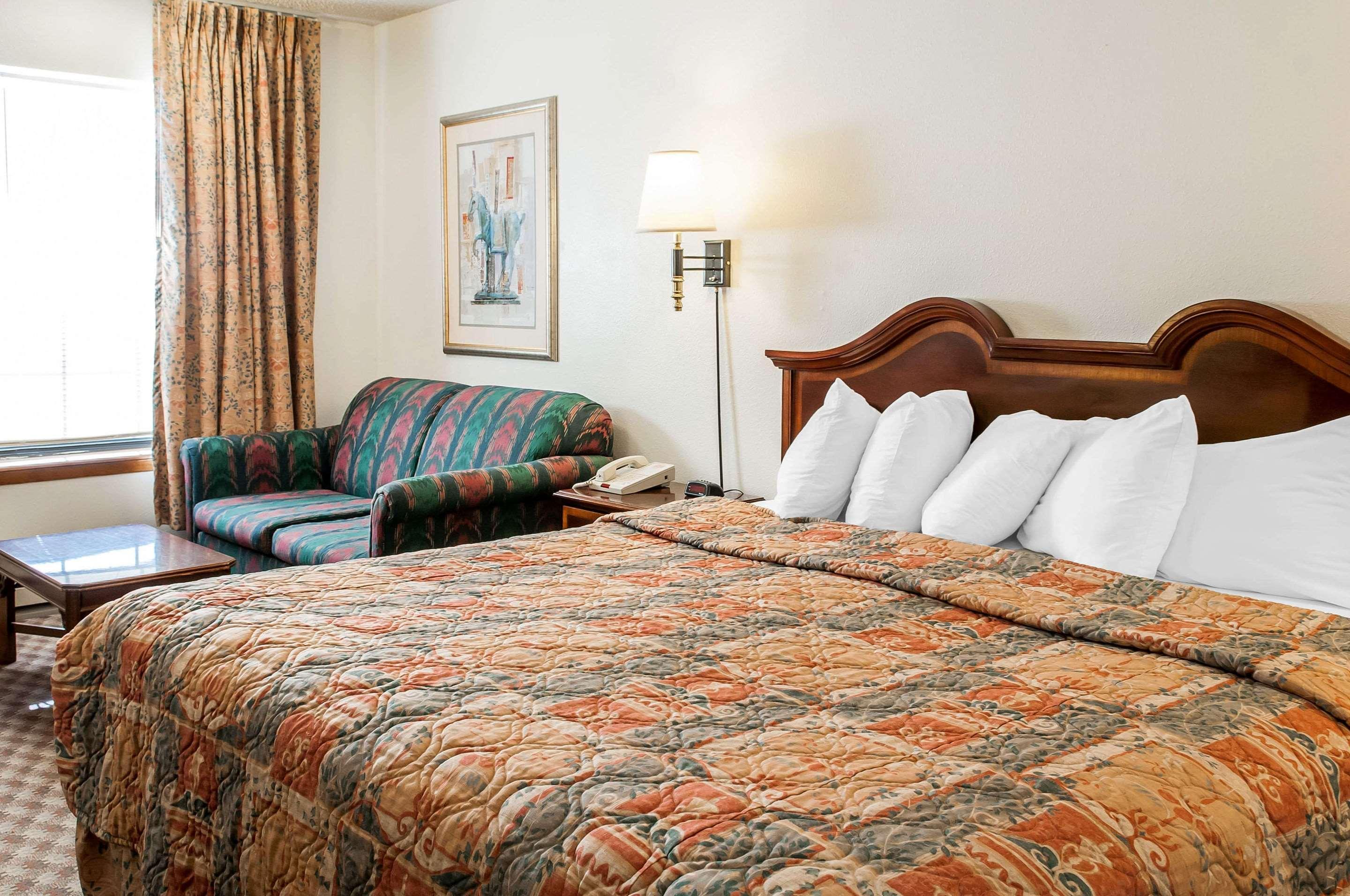 Econo Lodge Eagle Nest Zewnętrze zdjęcie