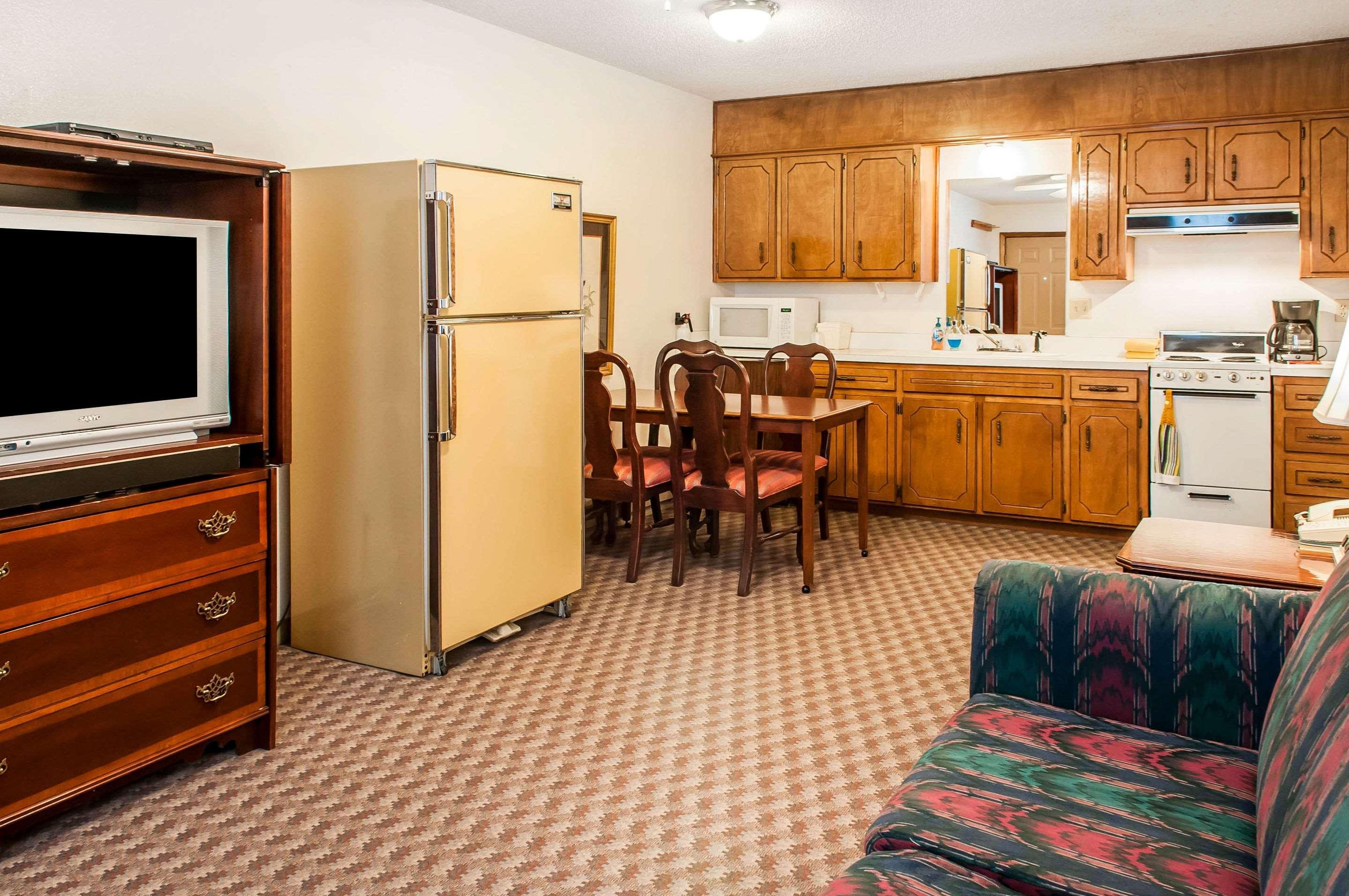 Econo Lodge Eagle Nest Zewnętrze zdjęcie