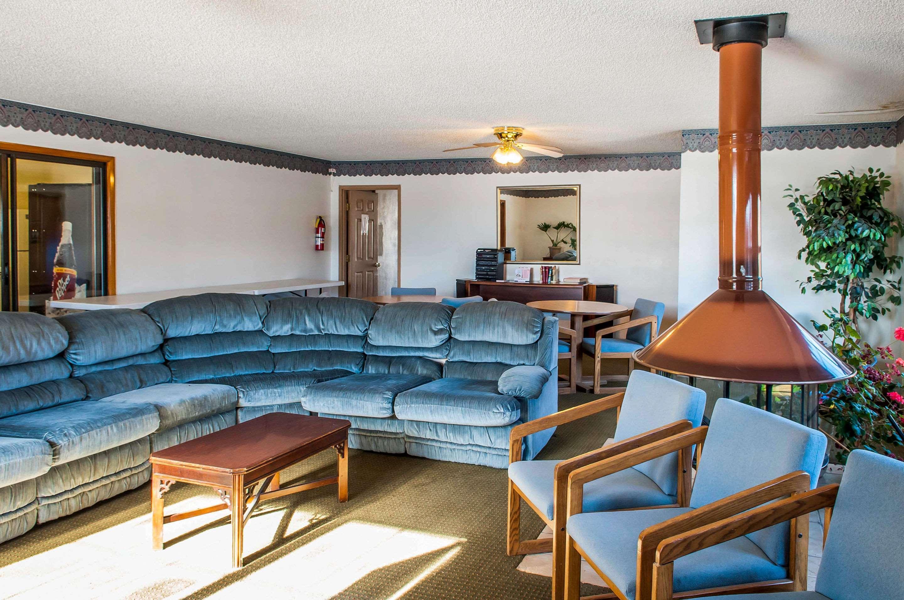Econo Lodge Eagle Nest Zewnętrze zdjęcie