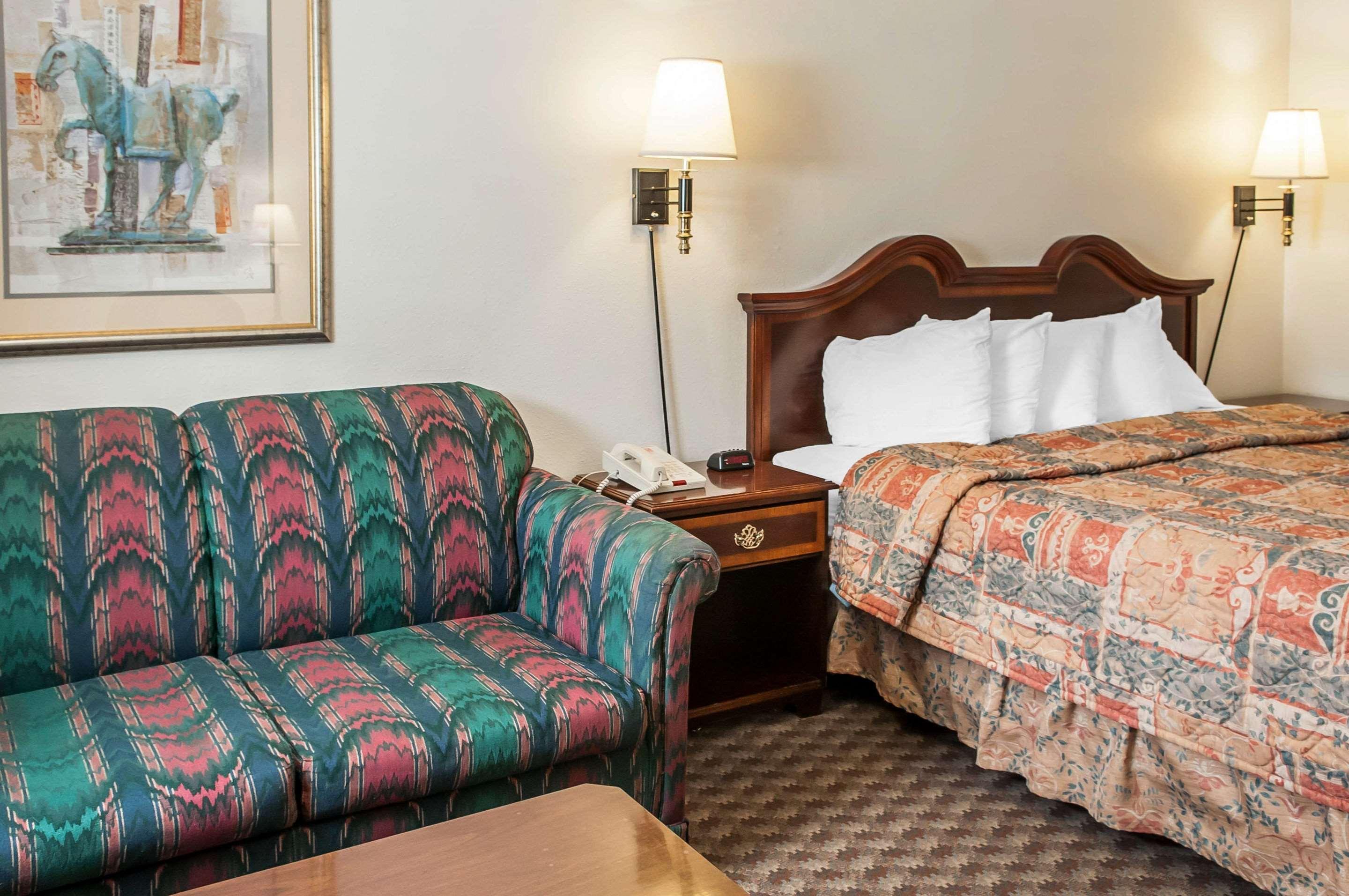 Econo Lodge Eagle Nest Zewnętrze zdjęcie