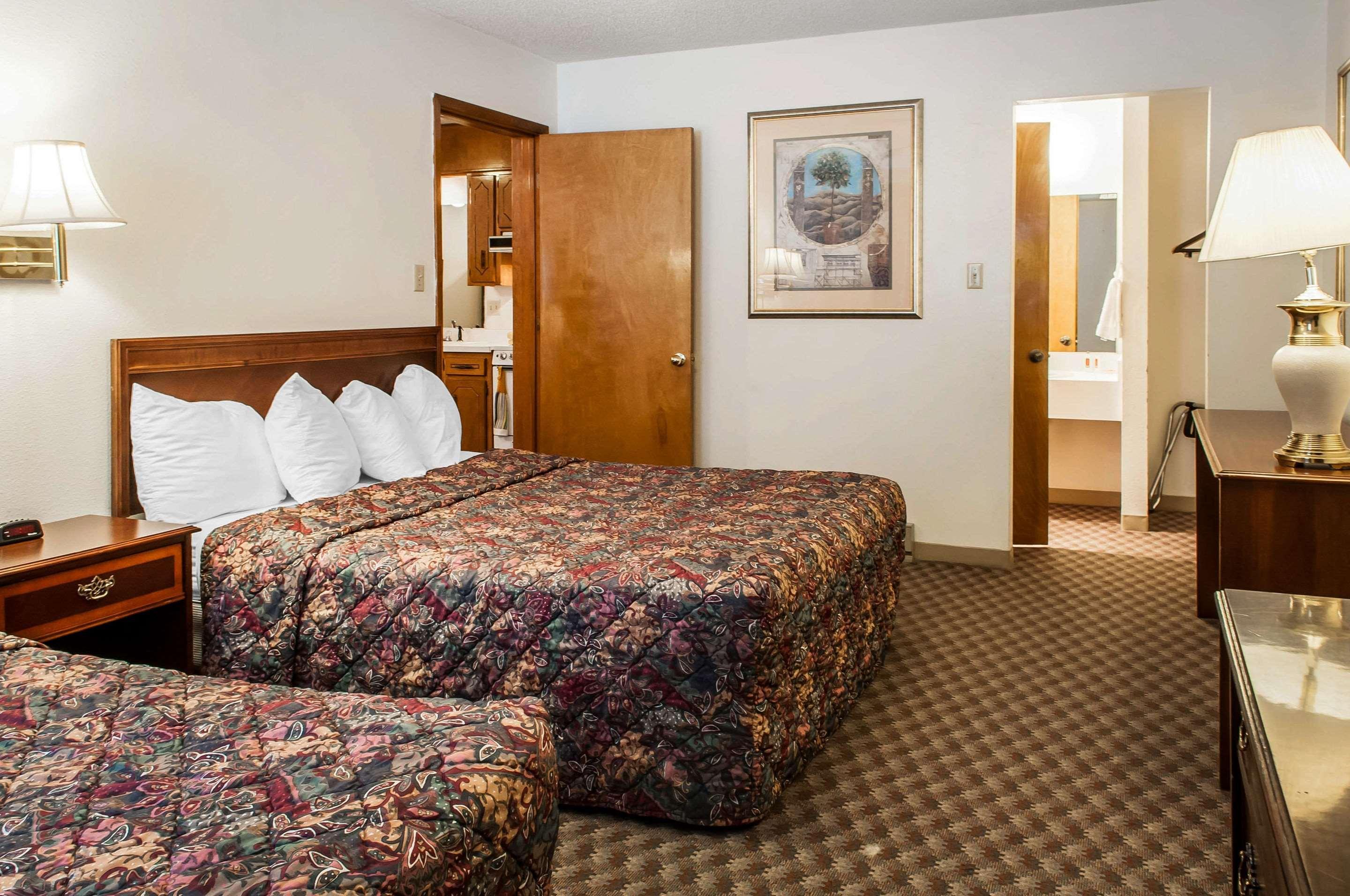 Econo Lodge Eagle Nest Zewnętrze zdjęcie