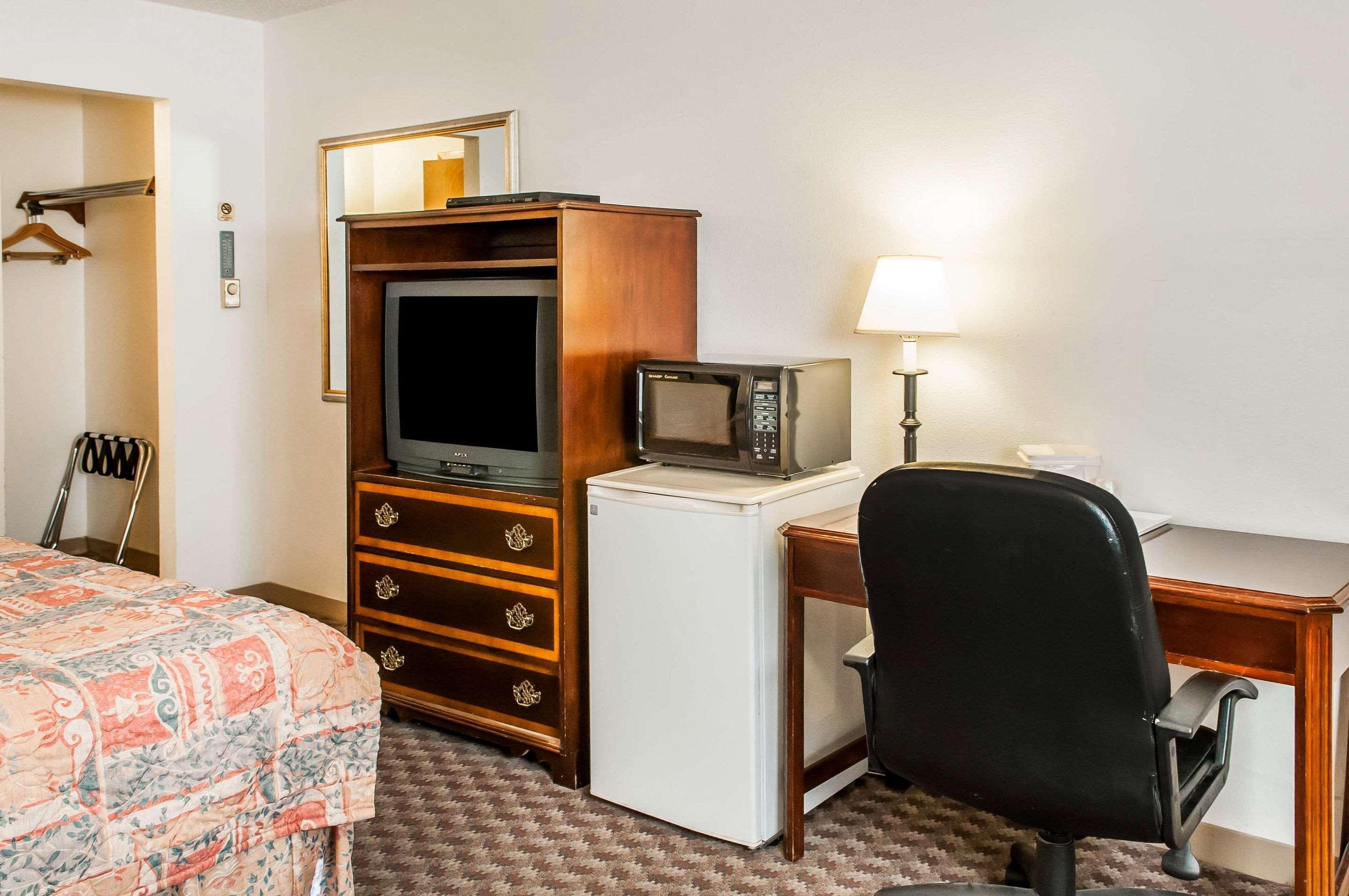 Econo Lodge Eagle Nest Zewnętrze zdjęcie