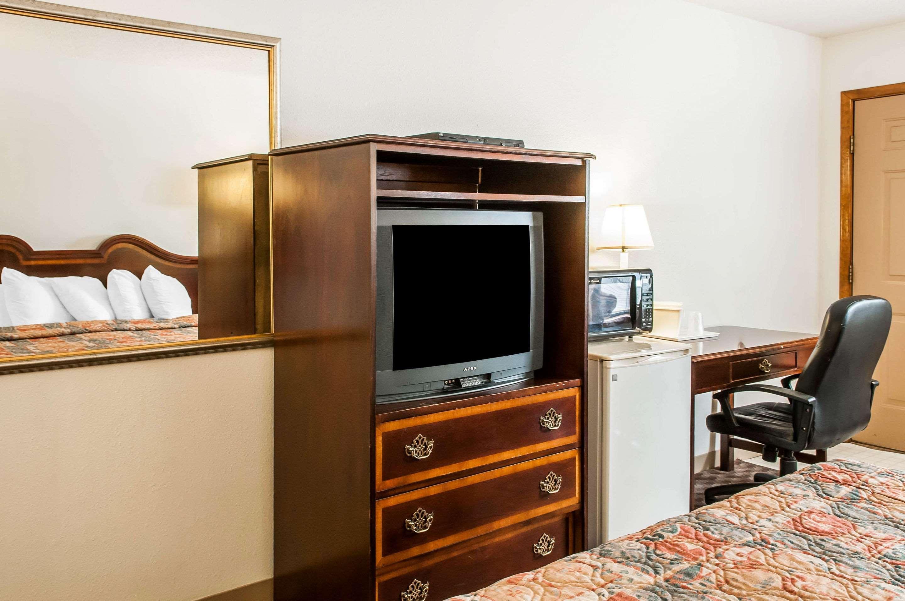 Econo Lodge Eagle Nest Zewnętrze zdjęcie