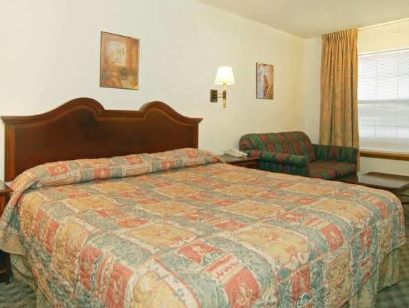 Econo Lodge Eagle Nest Zewnętrze zdjęcie