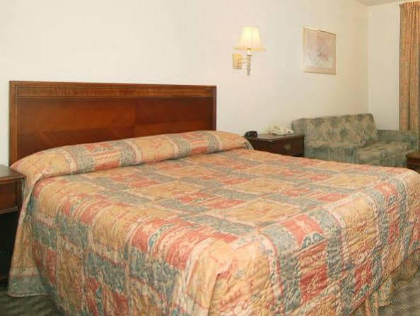 Econo Lodge Eagle Nest Zewnętrze zdjęcie